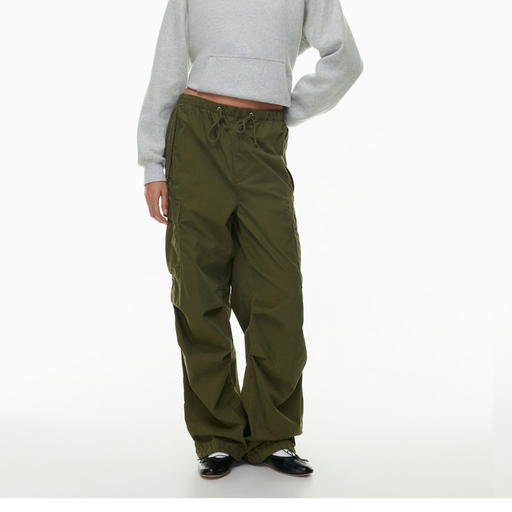 Aritzia TNA squad cargo pants